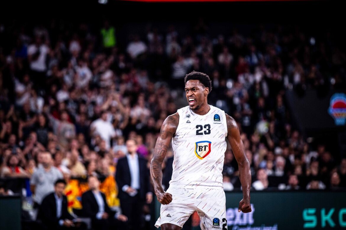 La Nutribullet Treviso firma DeShawn Stephens