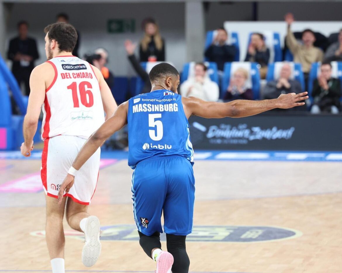 Colpo della Germani Brescia che rende noto l'accordo con CJ Massinburg