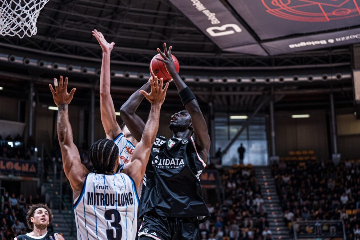 Diouf Virtus Bologna Napoli Basket