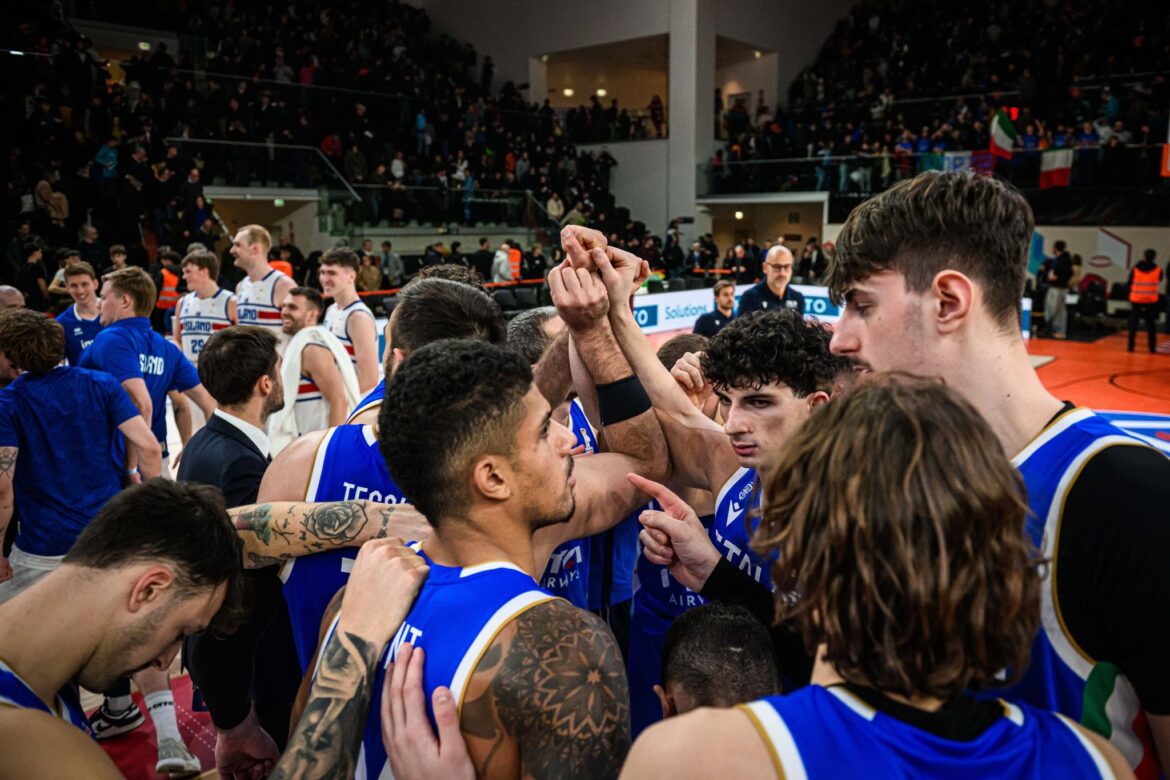 Italbasket, sconfitta all'esordio per Banchi: si complica il girone