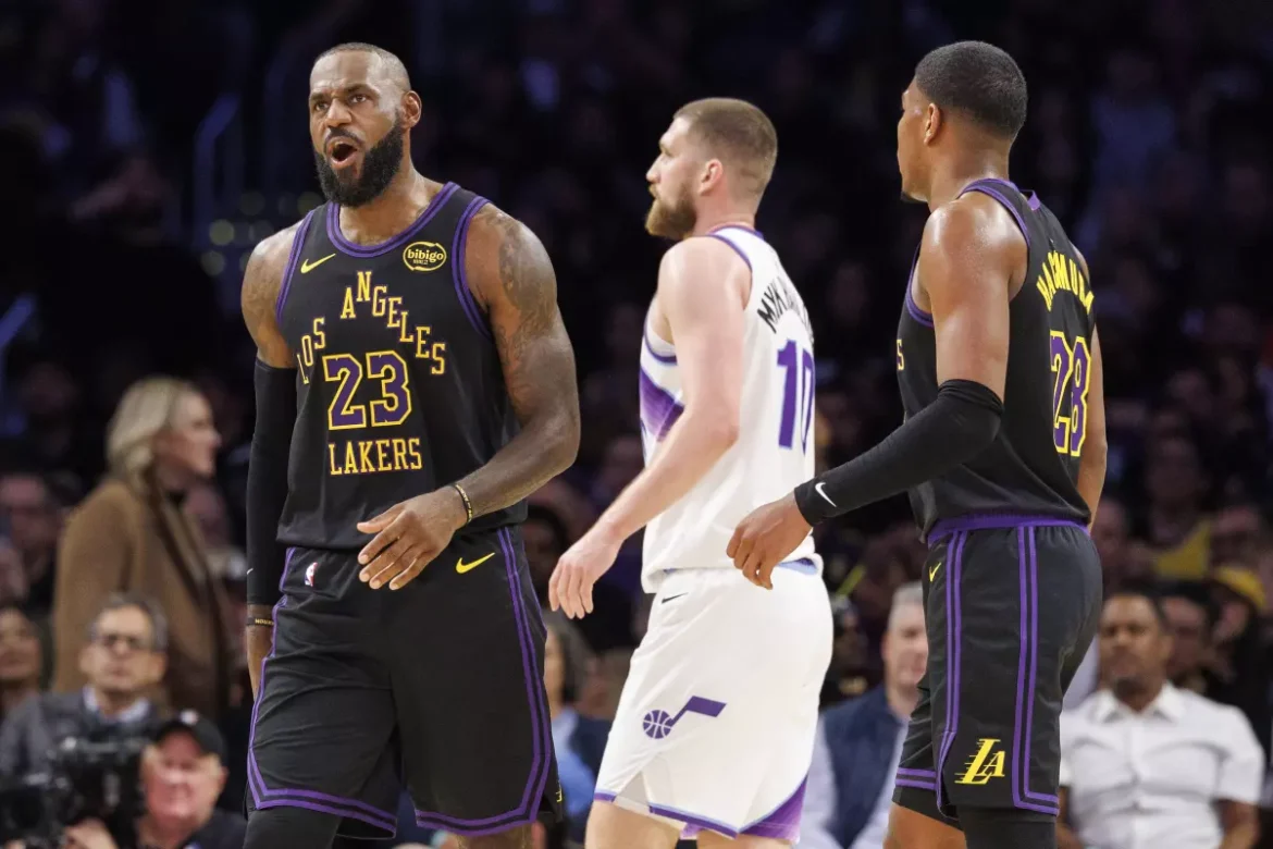 lebron all-nba striscia