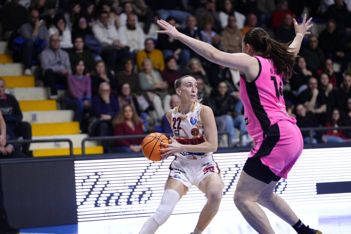 La Reyer passa a Roseto con super Santucci