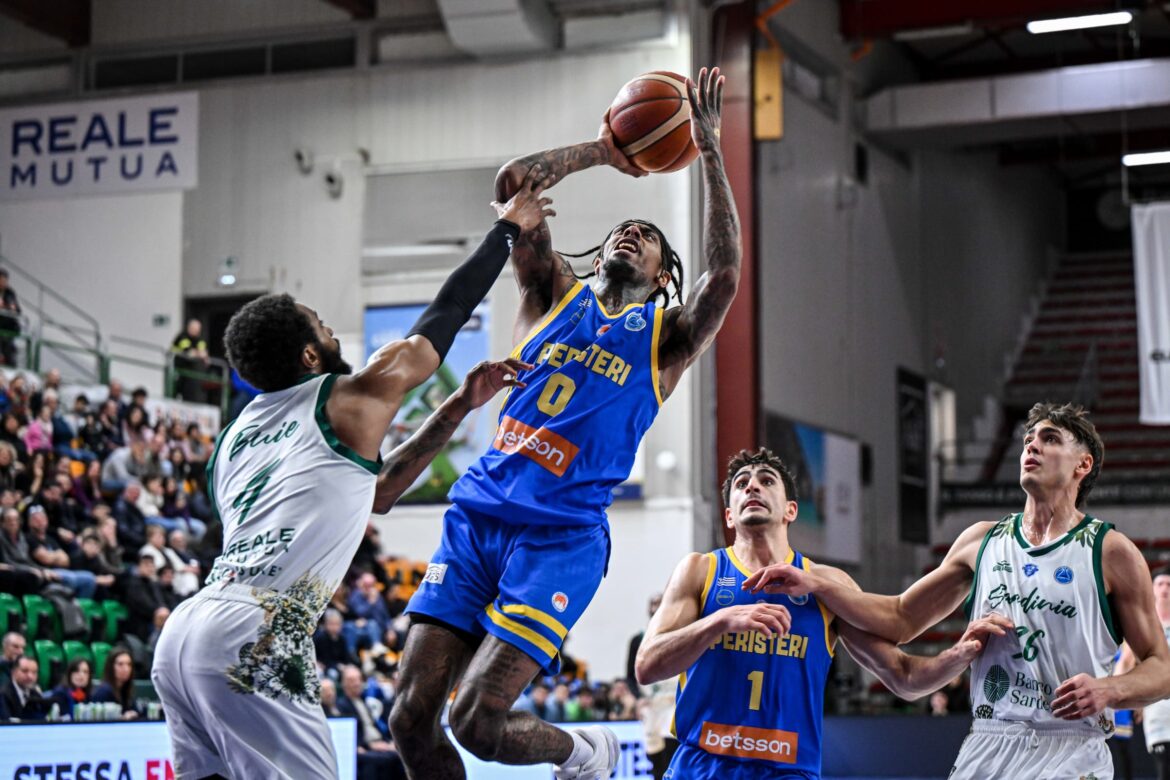 Altra sconfitta per la Dinamo Sassari contro il Peristeri