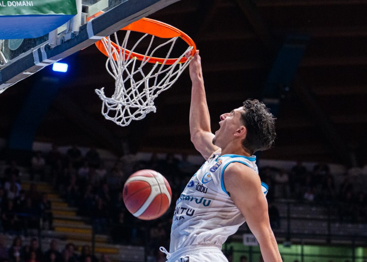 Che carattere Cantù, sovrastata l'Aquila Trento