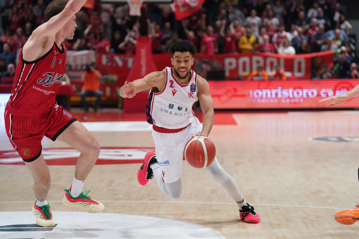 Successo netto di Reggio Emilia su Trieste