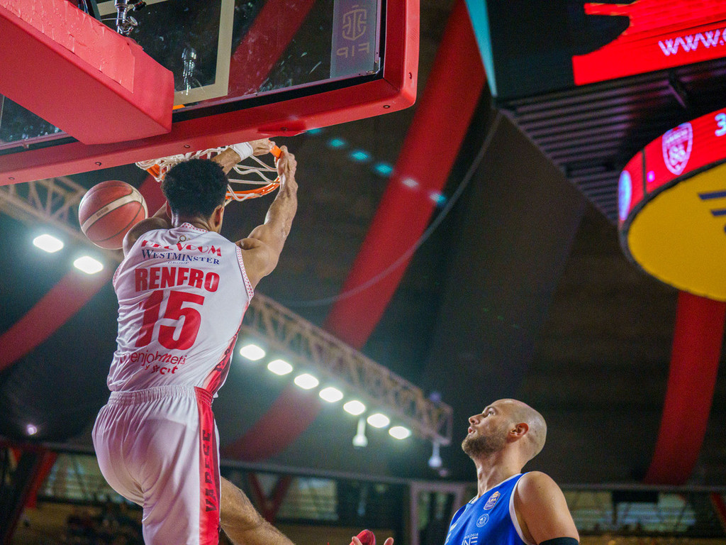 Varese supera Treviso con un super Renfro4