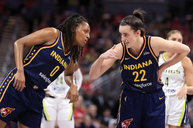 caitlin clark e kelsey mitchell