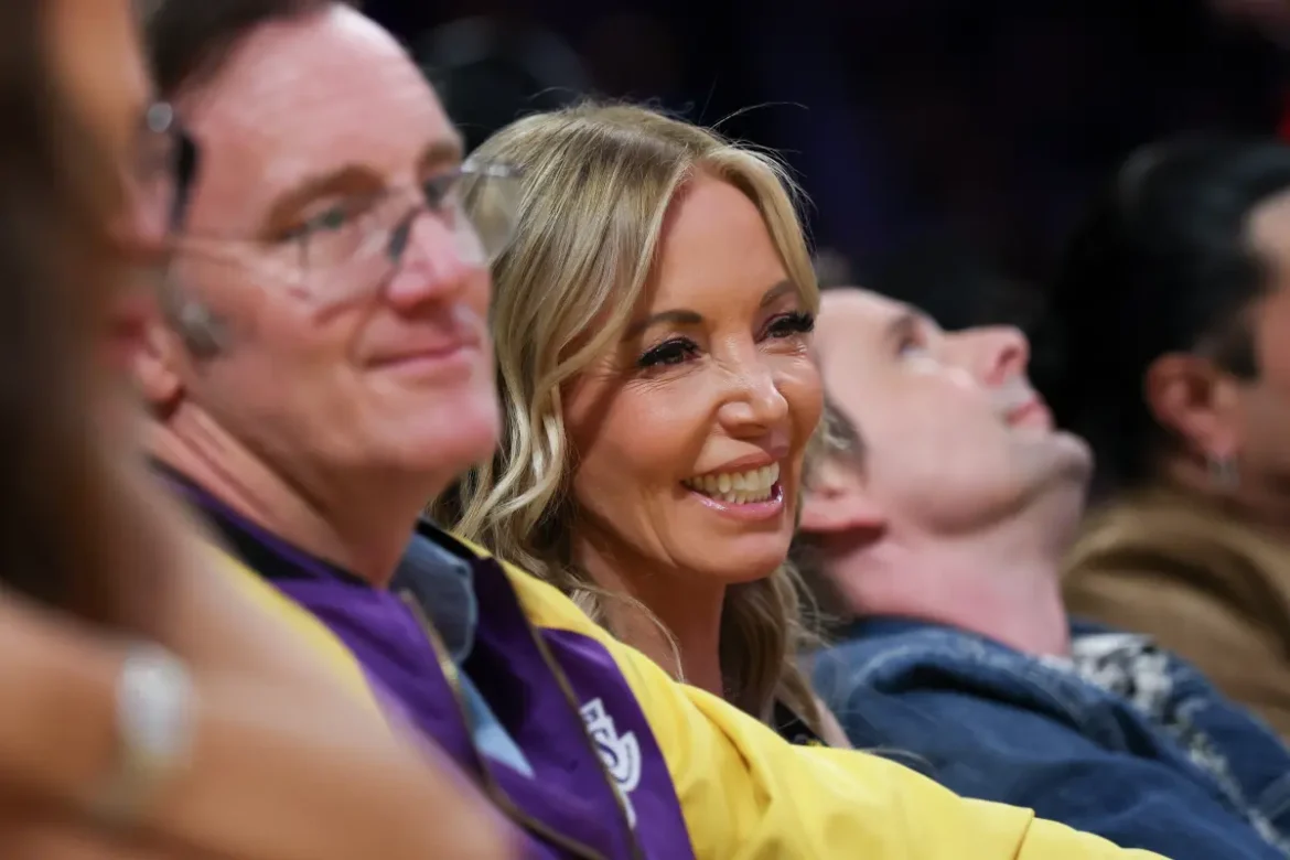 lakers buss